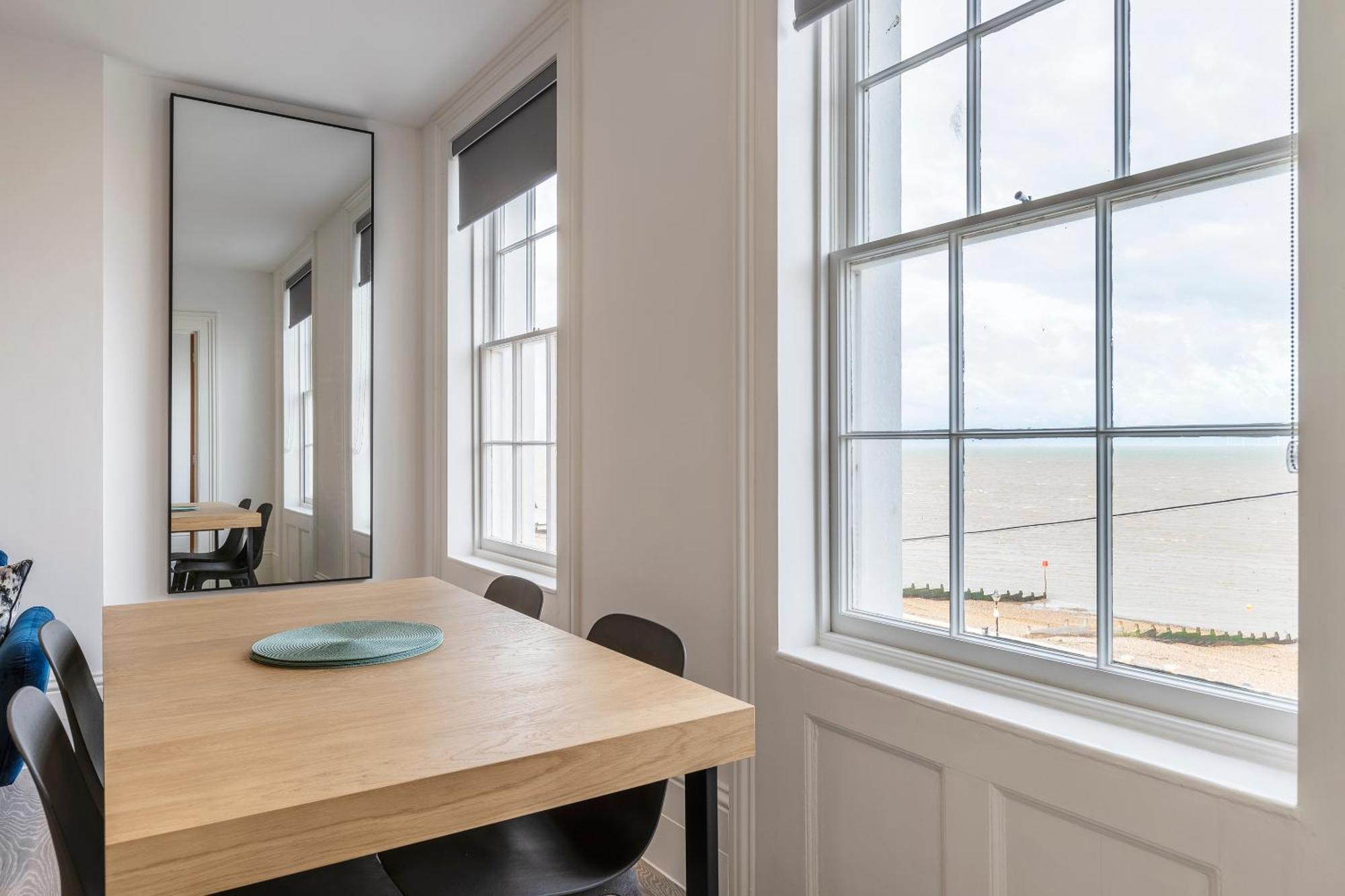 Seaside Bliss - Seafront Apartments Herne Bay Exterior photo